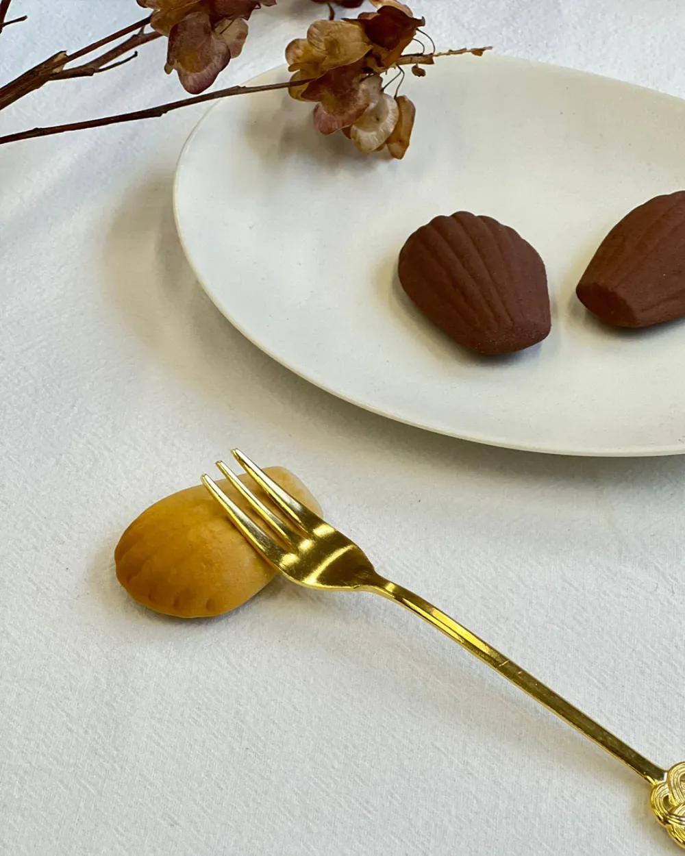 Shell Cake Ceramic Chopstick Rest