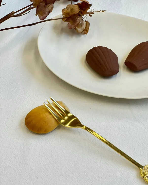 Shell Cake Ceramic Chopstick Rest