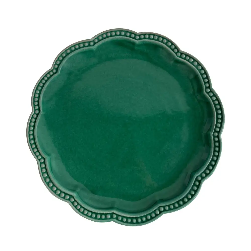 Scalloped Coastal-Inspired Ceramic Main Plate