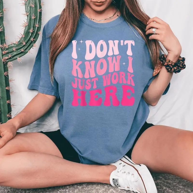 I Don't Know I Just Work Here Groovy Saying Women's Oversized Comfort T-Shirt