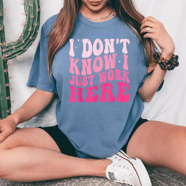 I Don't Know I Just Work Here Groovy Saying Women's Oversized Comfort T-Shirt