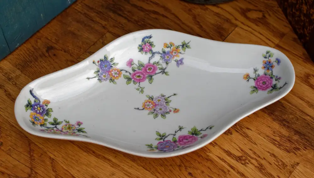 Nostalgic Enduring Decorative Plate