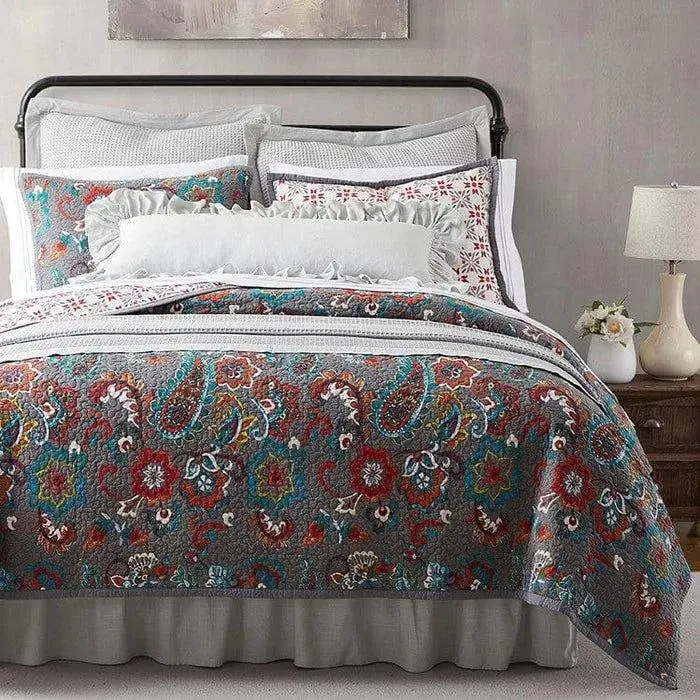 Classic Everyday Reversible Quilted Quilt Set
