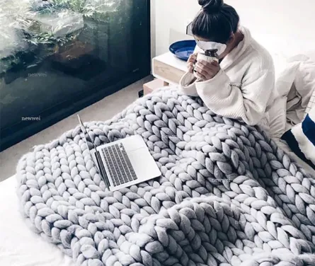 Chunky-Knit Knitted Wool Decorative Throw Blanket