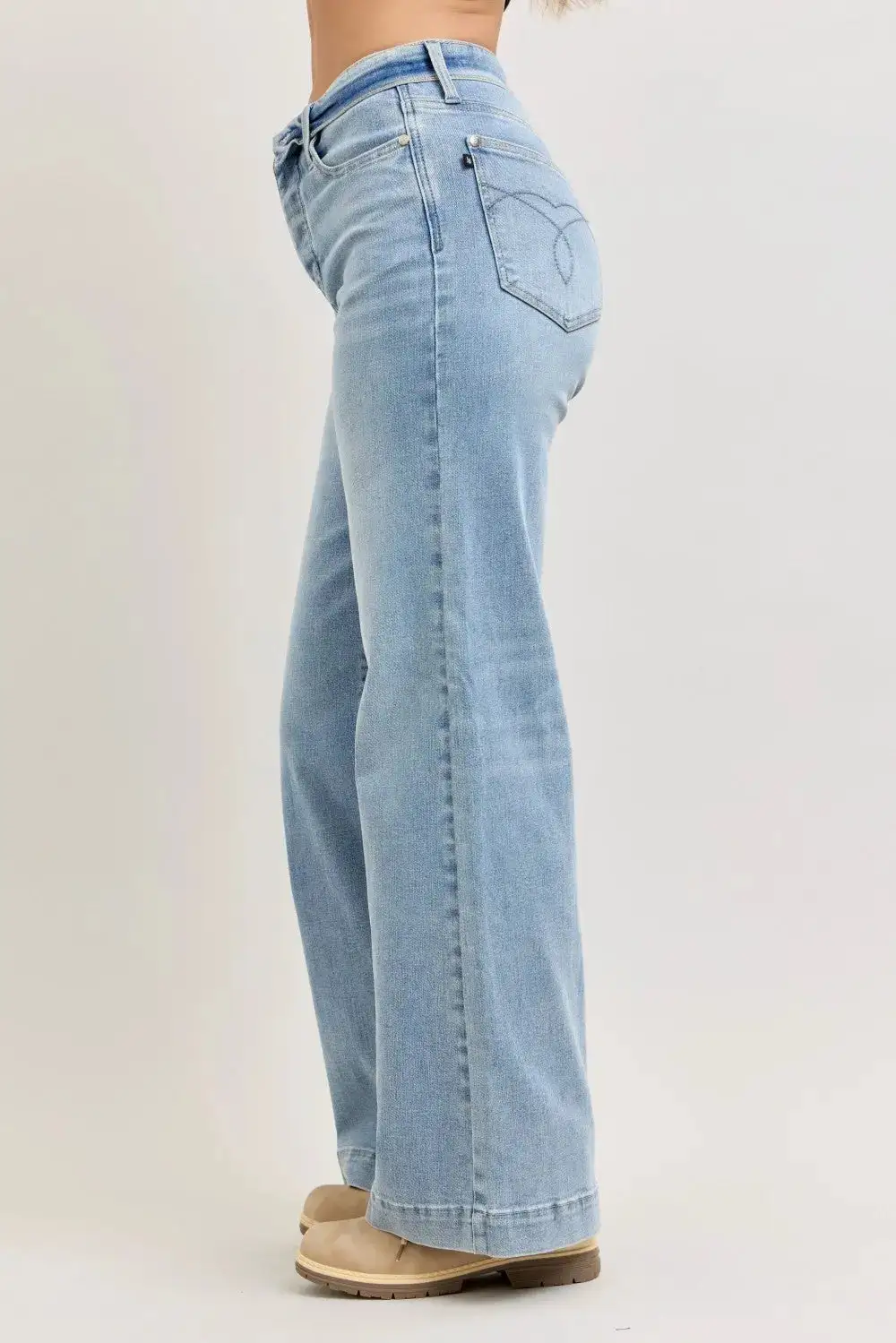 Mid Rise Retro Style Wide Leg Pocketed Denim Jeans
