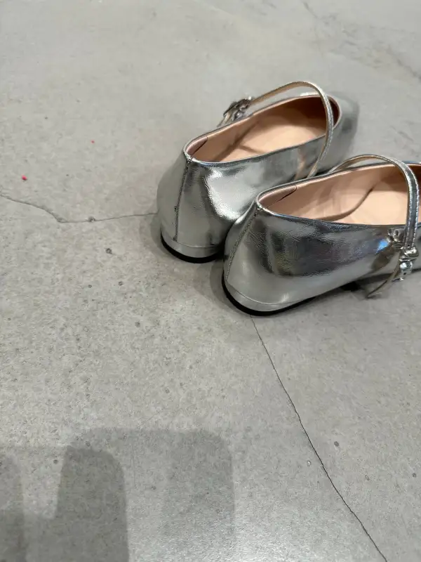 Contemporary Streamlined Faux Leather Everyday Flats