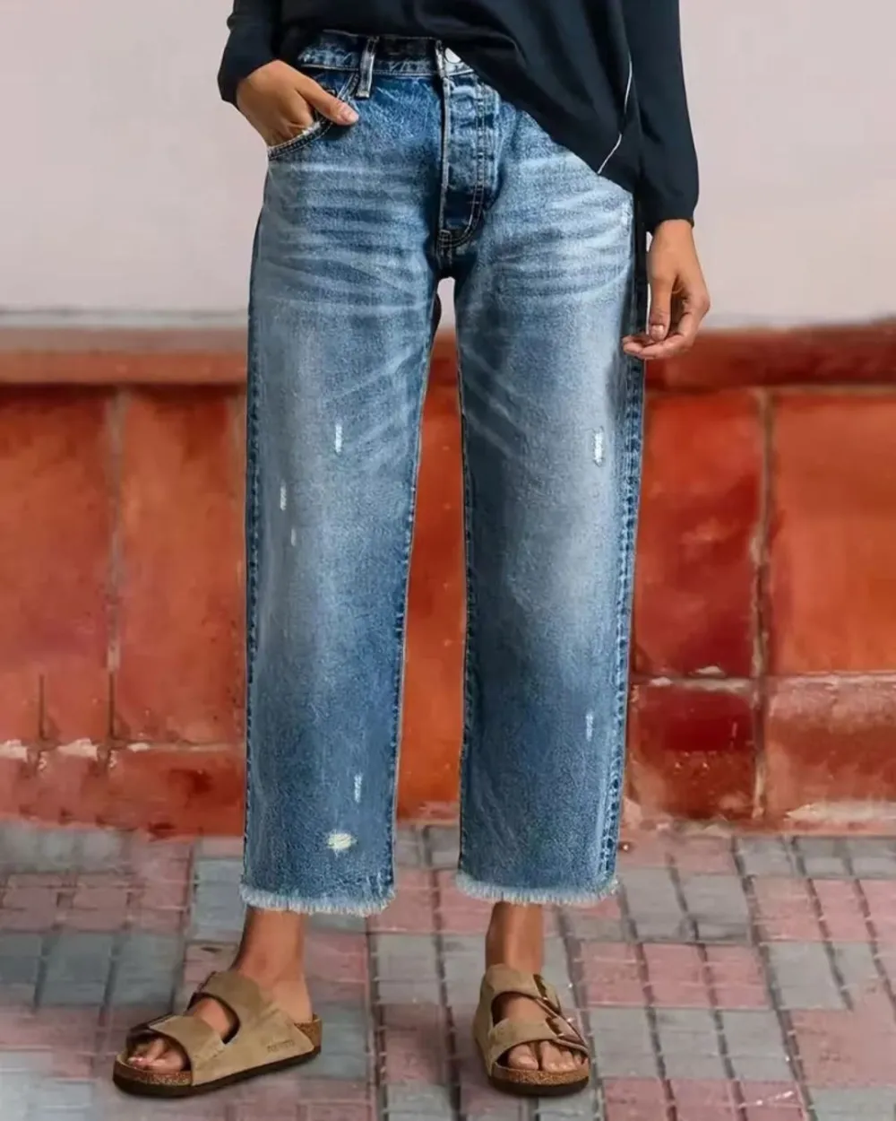 Raw-Hem Mid-Rise Cropped Straight-Leg Jeans