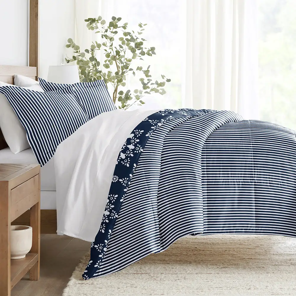 Daisy Medallion Reversible Down Alternative Comforter Set