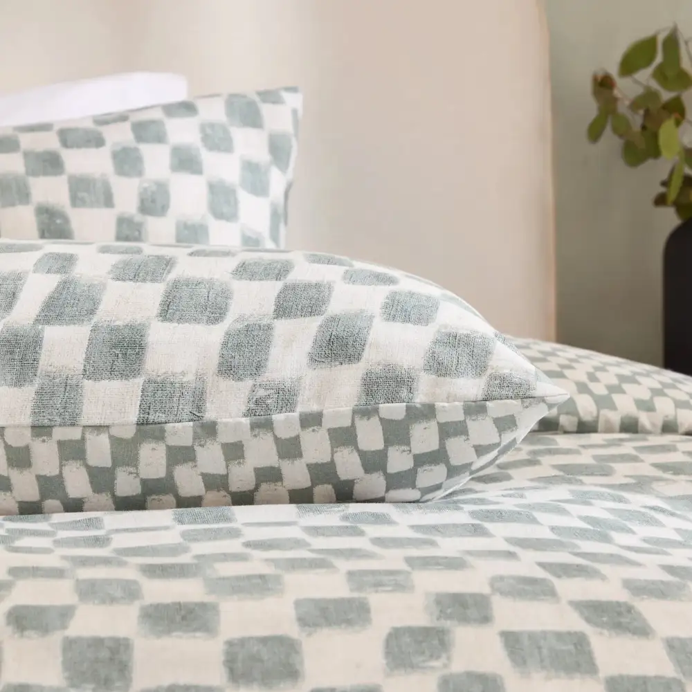 Calm Bedroom Reversible Check Cotton Duvet Cover Set