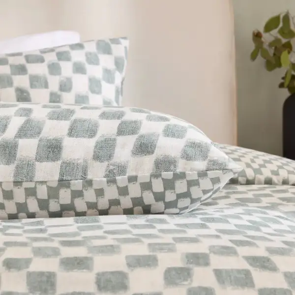 Calm Bedroom Reversible Check Cotton Duvet Cover Set